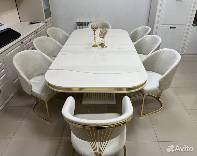 Стол и стулья