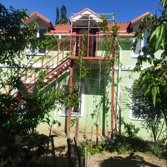 Дом 187 м² на участке 4,5 сот.