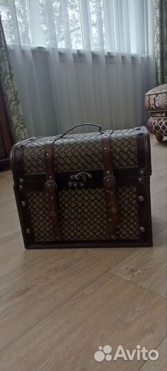 Чемодан интерьерный, декоративный