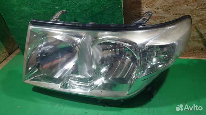 Фара передняя левая TLC200