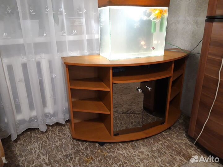 Тумба под твс зеркальными стёклами