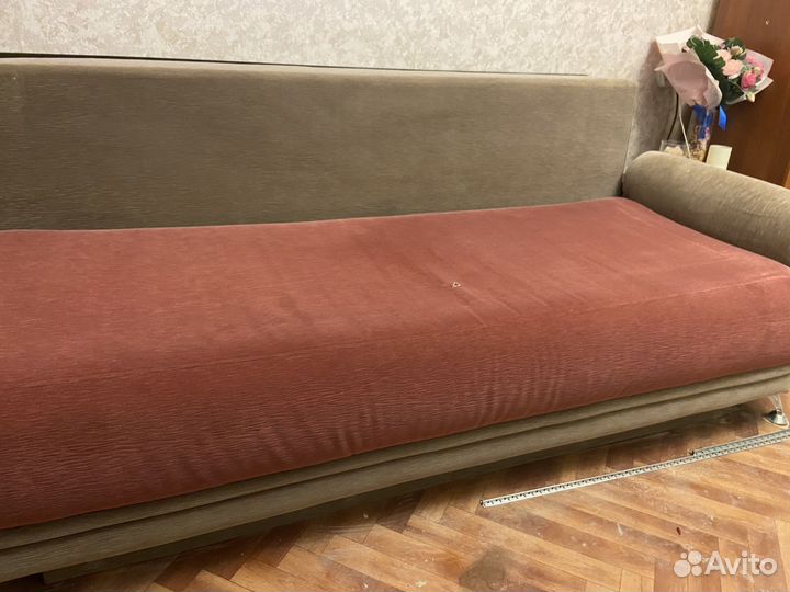 Диван