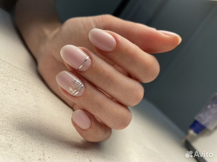 Требуется модель на маникюр