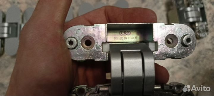 Продаю скрытые петли Италия