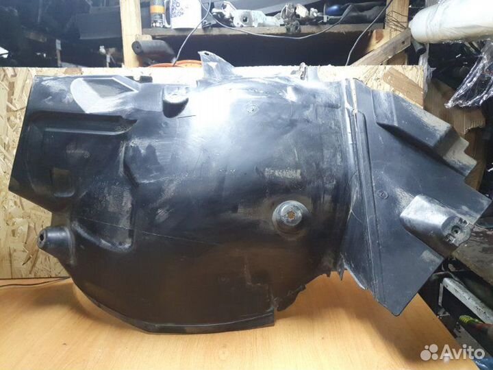 Подкрылок передний левый задняя часть передний