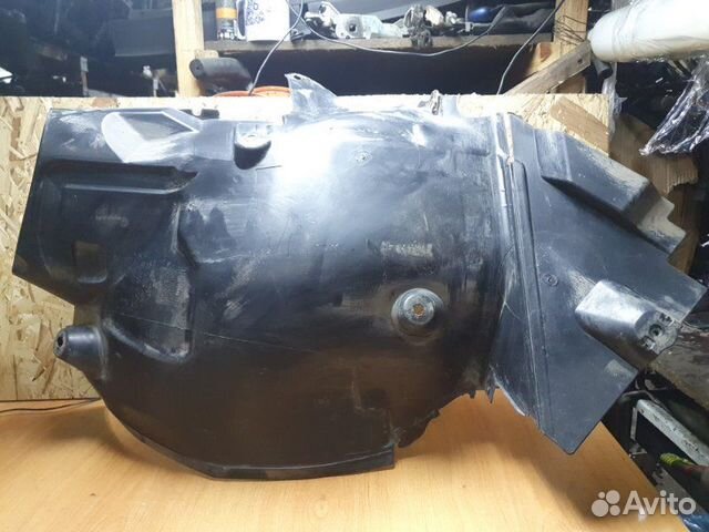 Подкрылок передний левый задняя часть передний