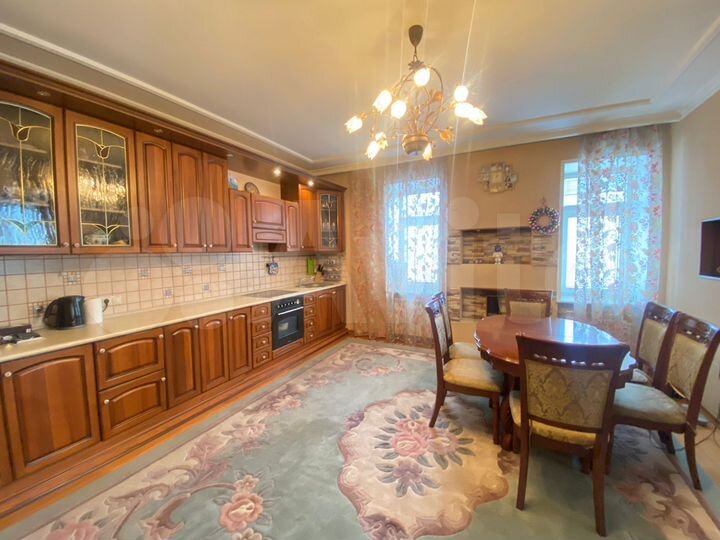 3-к. квартира, 140 м², 2/9 эт.