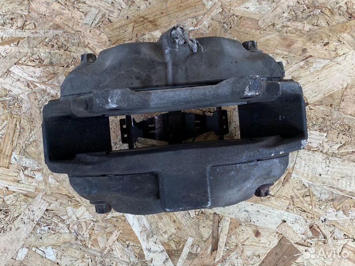 Суппорт передний левый Мерседес w216