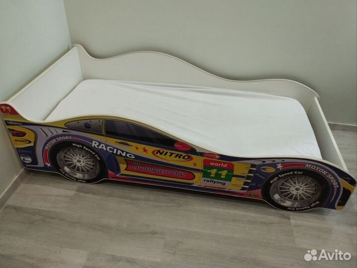 Детская кровать машинка с матрасом бу