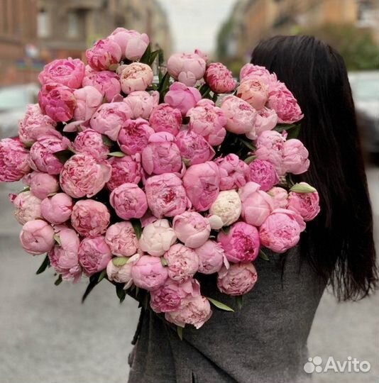 Букет из пионов