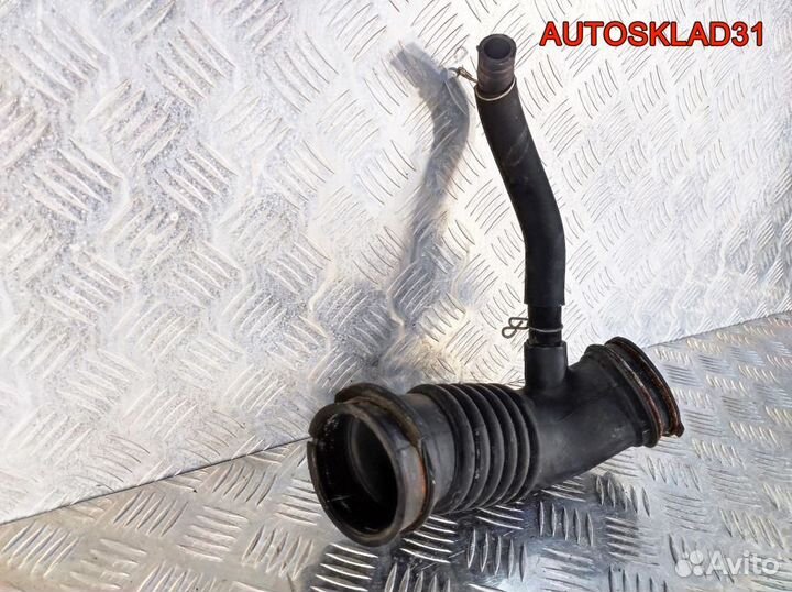 Патрубок воздушного фильтра Toyota Corolla 1ZR-FE