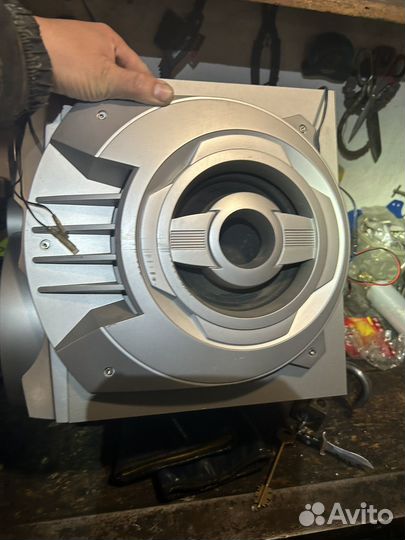 Колонки с двумя сабвуферами и пищалками