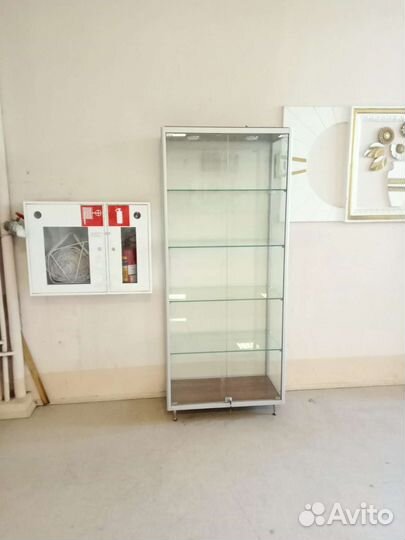Витрина стеклянная из алюминиевого профиля