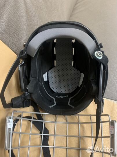 Хоккейный шлем