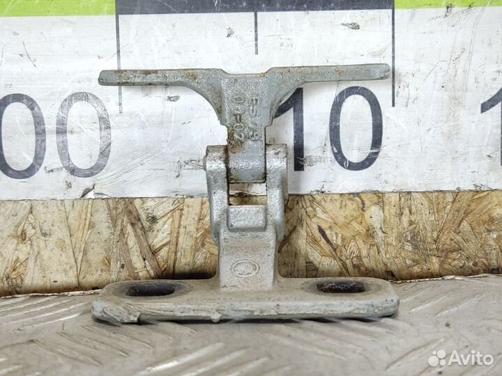 Петля багажника правая Bmw X5 e53 2000-2007