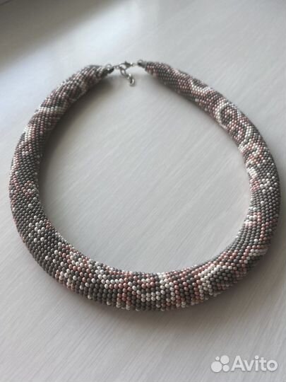 Колье жгут из бисера