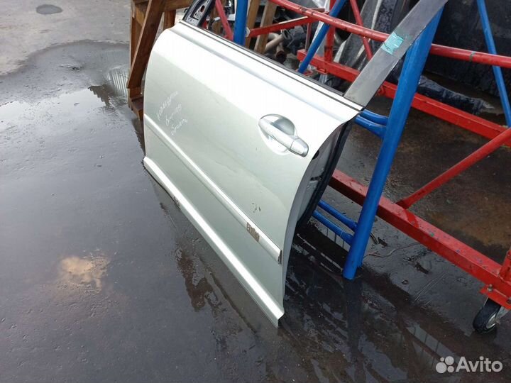Дверь передняя левая Toyota avensis T 250