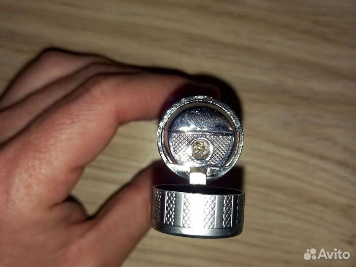 Зажигалка с фонариком