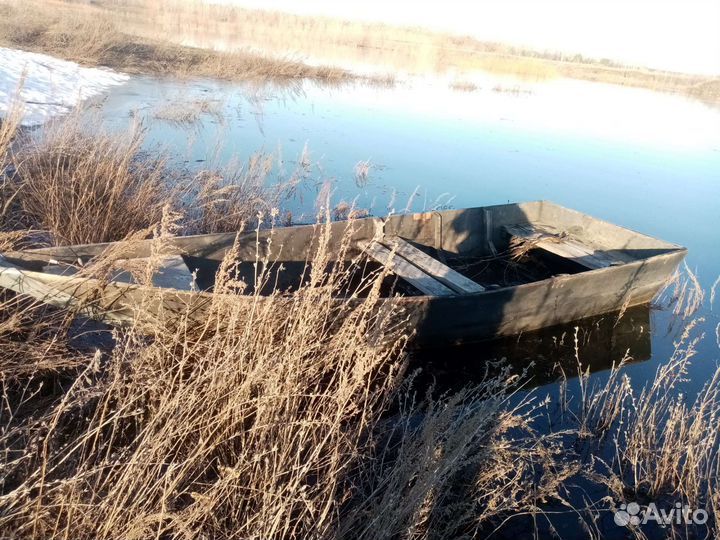 Лодка деревянная