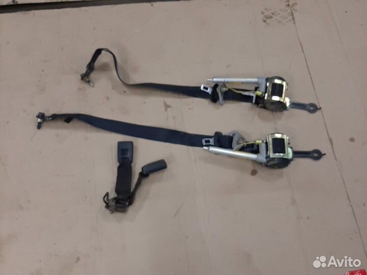 Ремень безопасности Nissan Primera P11