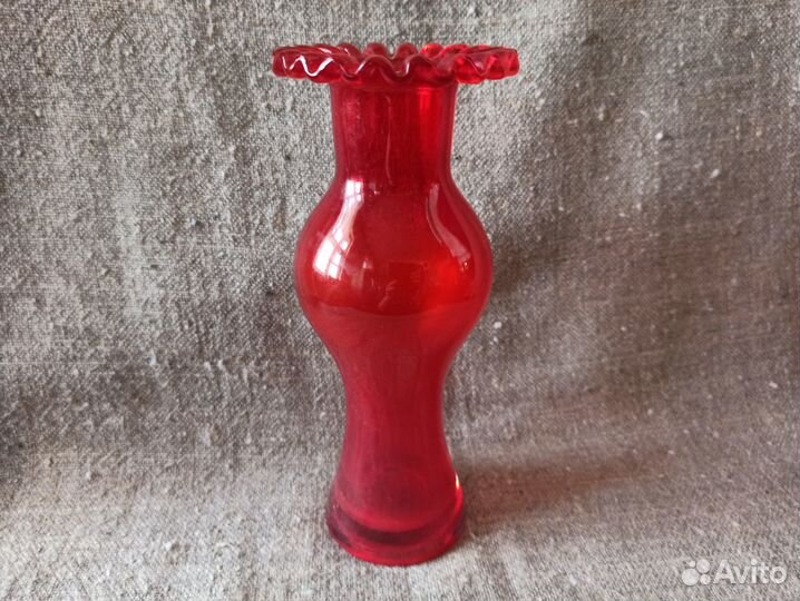Ваза. Редкая. Завод Победа. Красное стекло