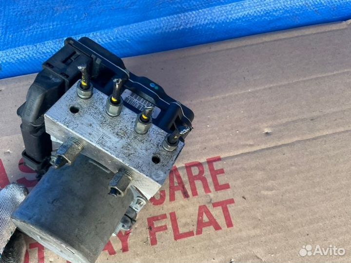 Блок abs Infiniti Ex35 J50 3 2008