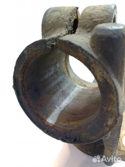 Кулак поворотный передний правый (Volvo S60)