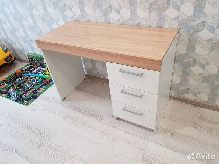 Письменный стол