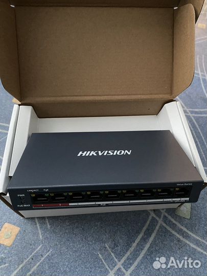 Коммутатор с PoE на 8 портов hikvision