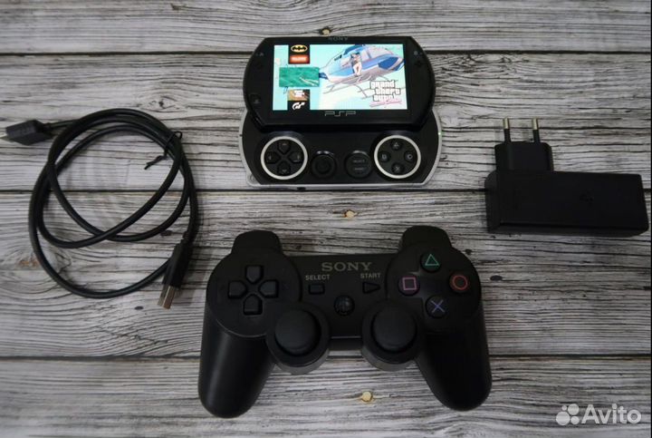 PSP Go + 900 игр + кабель тв + джой PS3 PSP-N1008