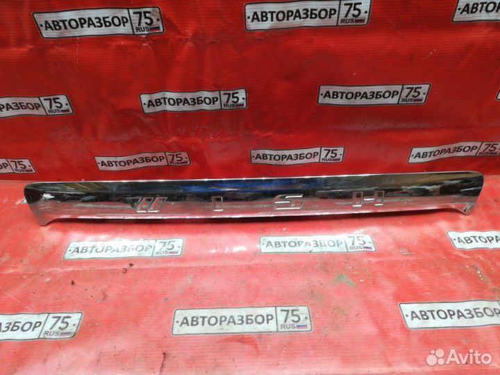 Накладка на дверь багажника Toyota Wish ZGE20G