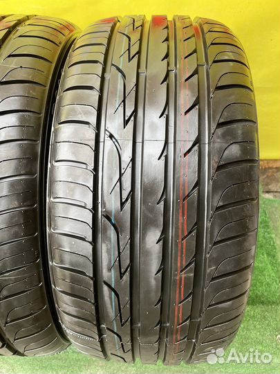 Three-A P606 235/45 R17 97W