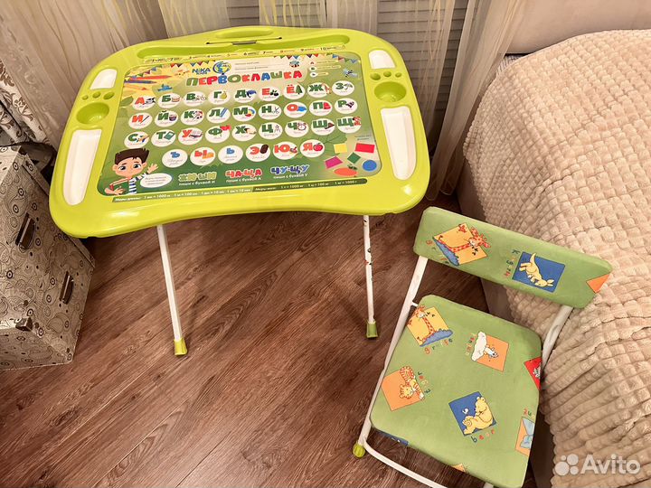 Детский стол со стулом
