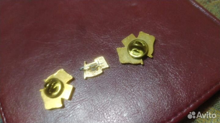 Значки с флагами России