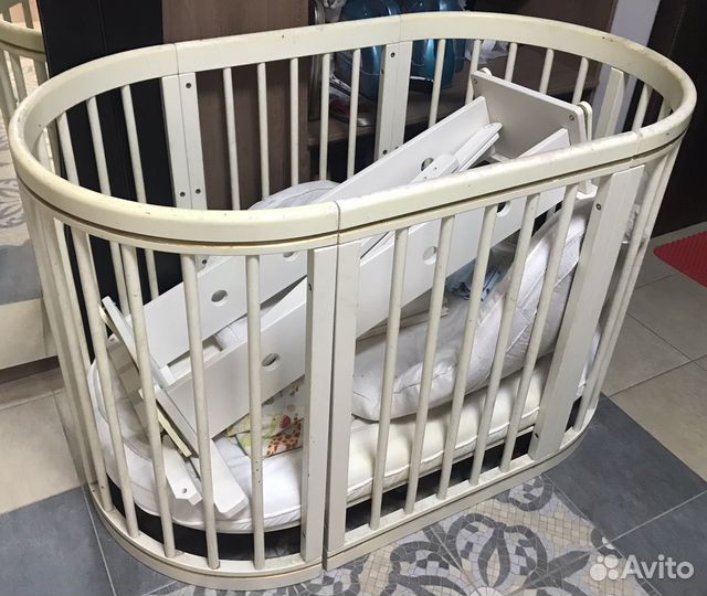 Детская кроватка с маятником овальная