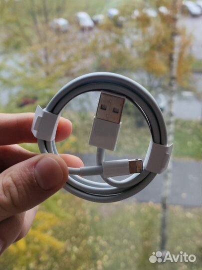 Оригинальный провод на iPhone