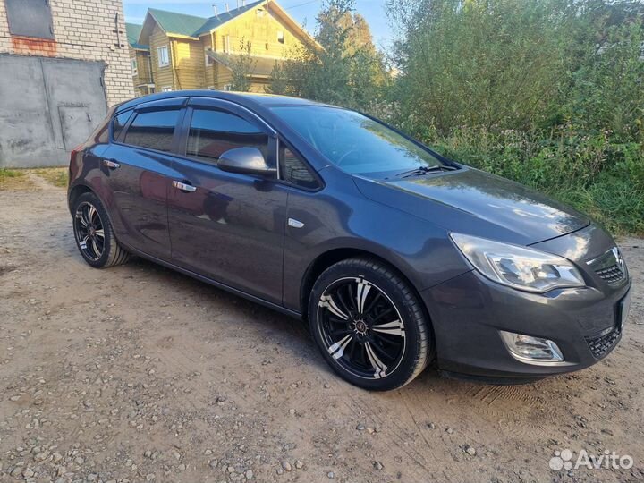 Opel Astra, 2012