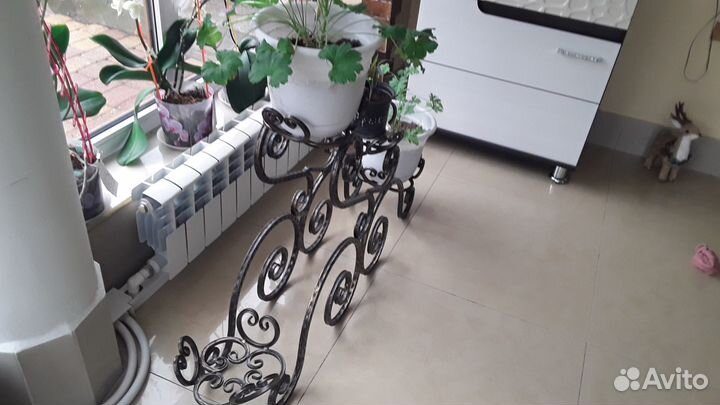 Подставка для цветов напольная металлическая