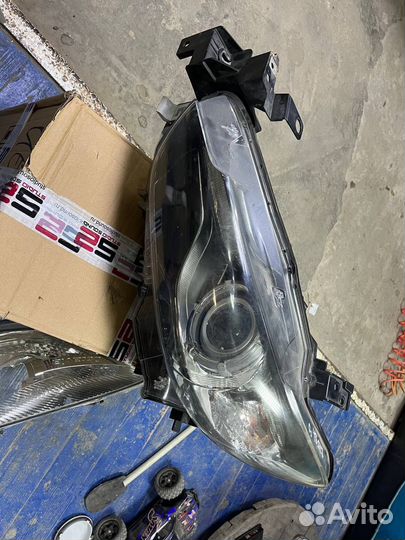 Стекло на фару mazda 6