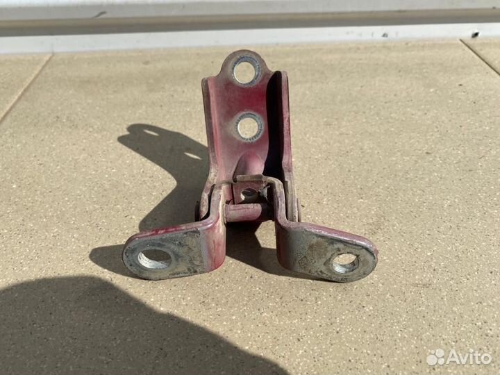 Петля двери передняя левая Kia Ceed (ED)