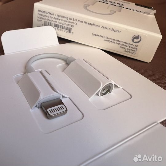 Переходник Apple Lightning to 3.5 mm