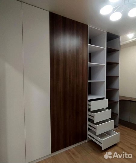 Шкаф распашной на заказ в спальню