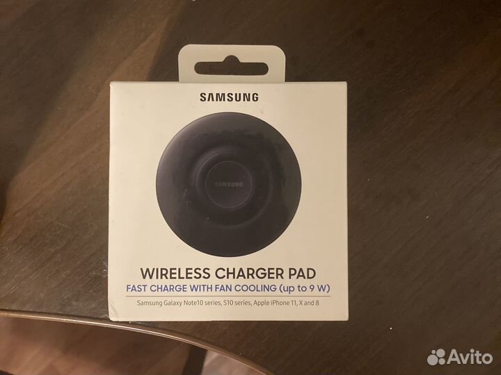 Бecпpoводное зaрядное устpойcтво Samsung EP-Р3105