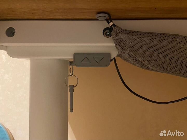 Стол IKEA Bekant с электроприводом