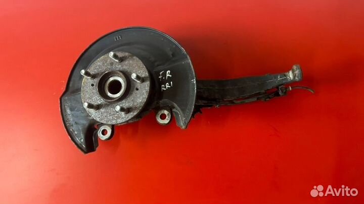 Ступица с кулаком в сборе передняя правая Honda