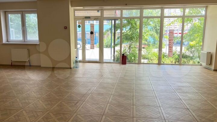 Коммерческое помещение с арендатором, 63.7 м²