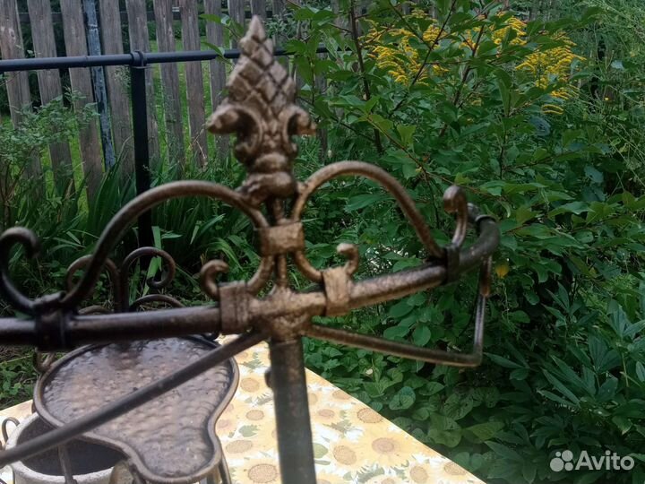 Подставка для цветов металлическая