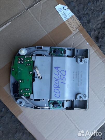 Плафон освещения салона Toyota Corolla X 150