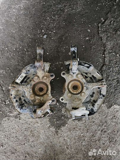 Поворотный кулак передний Toyota Corolla 150