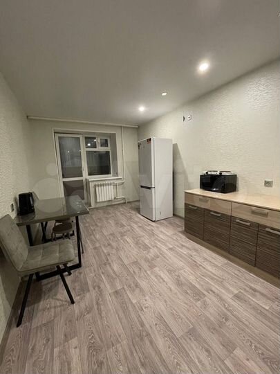 2-к. квартира, 57 м², 2/10 эт.